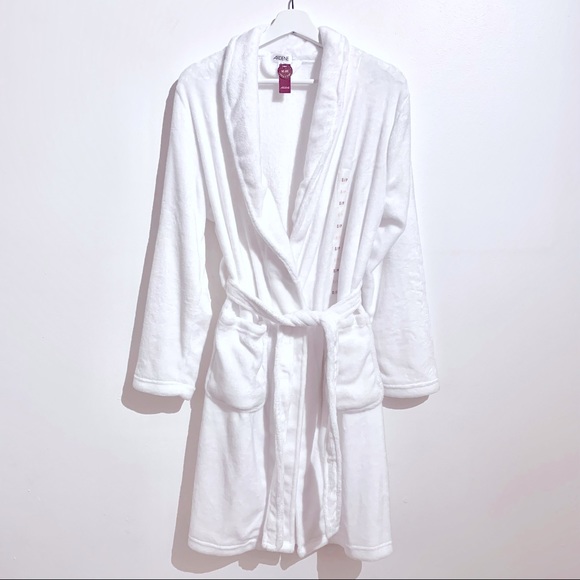 Ardene Intimates & Sleepwear Nwt Soft Cozy White Fleece Bathrobe Poshmark